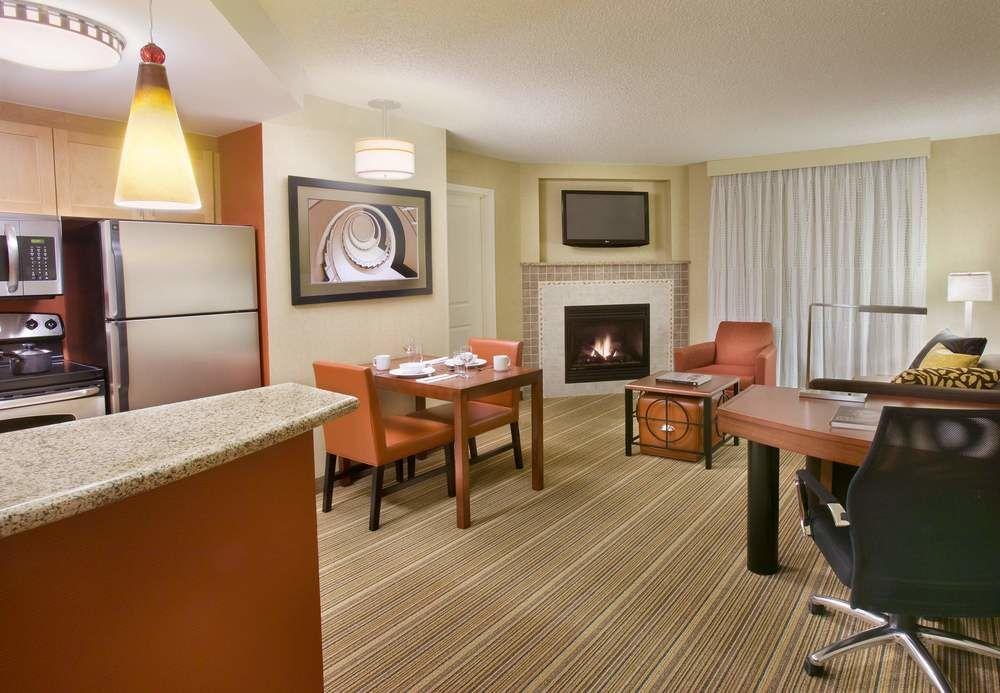 Residence Inn By Marriott Calgary Airport Экстерьер фото