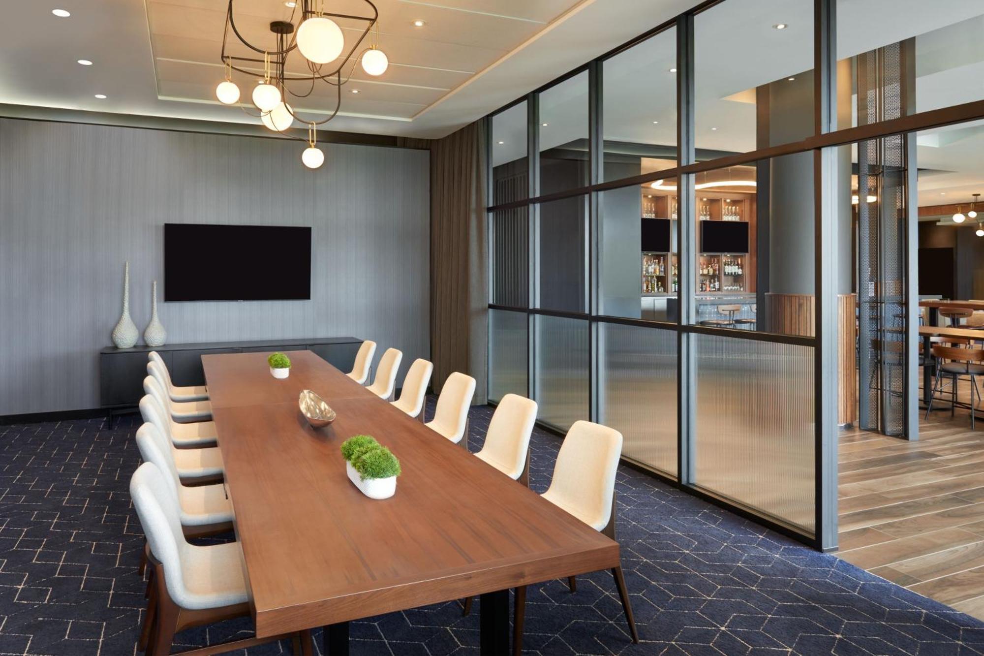 Residence Inn By Marriott Calgary Airport Экстерьер фото