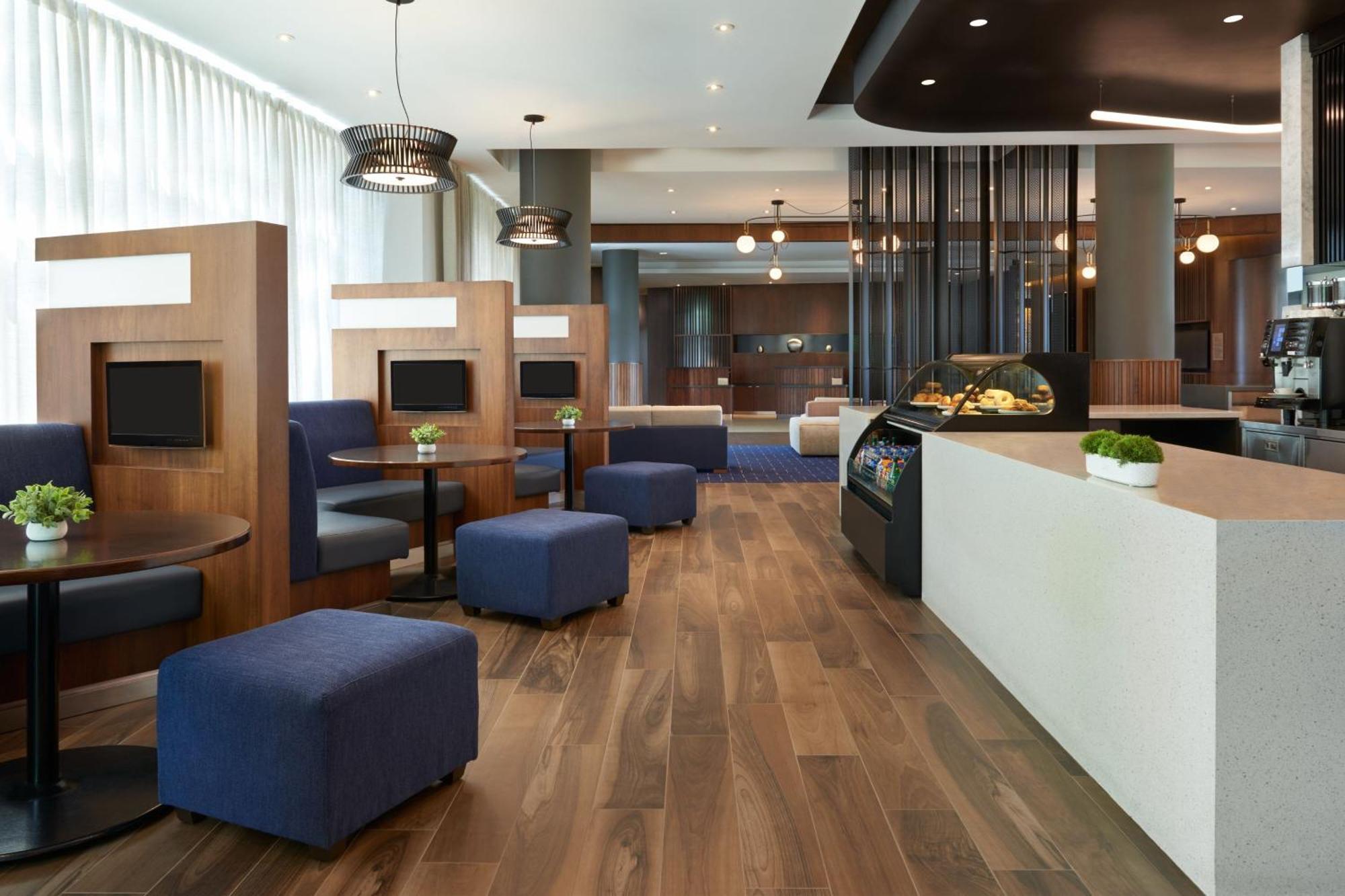 Residence Inn By Marriott Calgary Airport Экстерьер фото