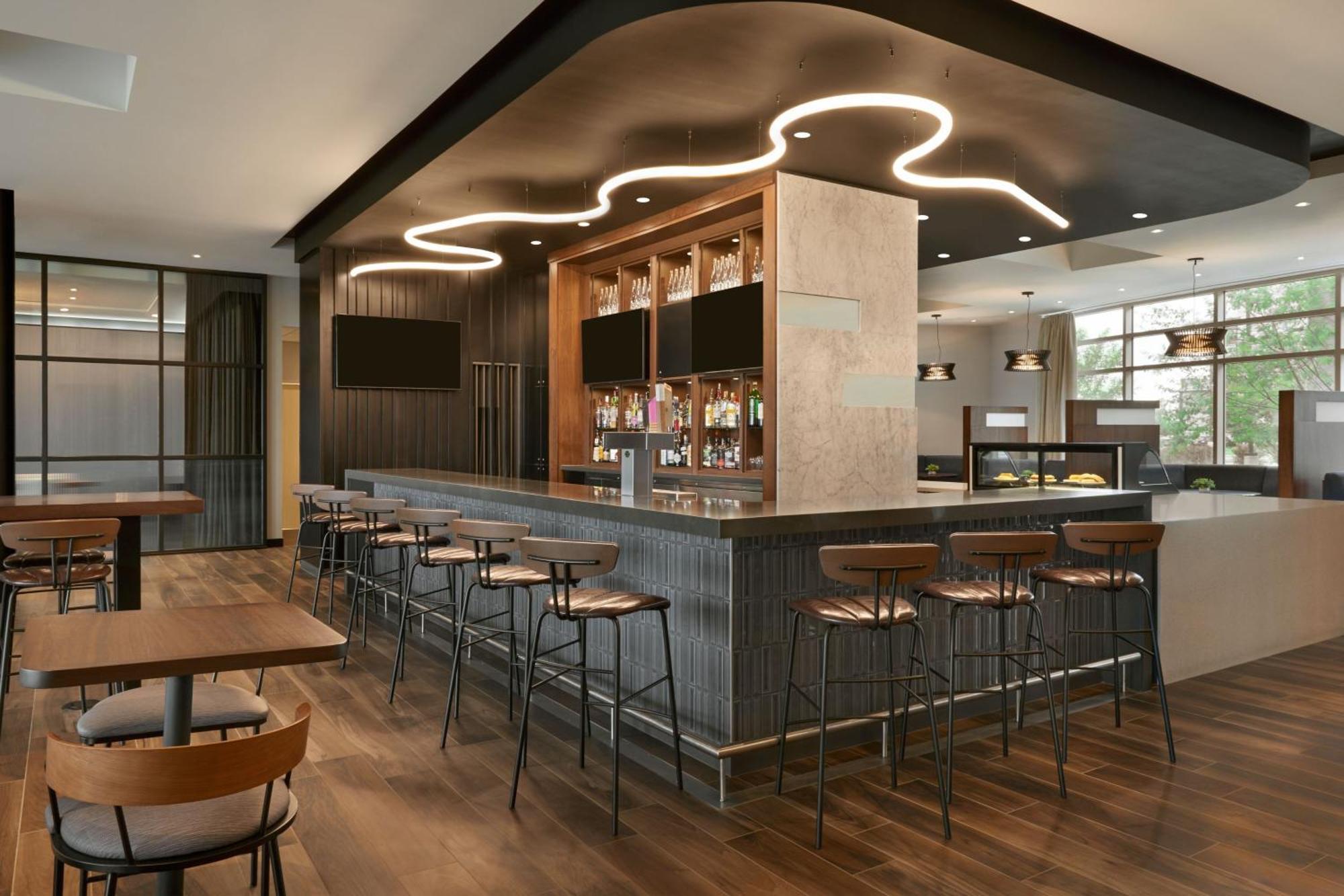 Residence Inn By Marriott Calgary Airport Экстерьер фото