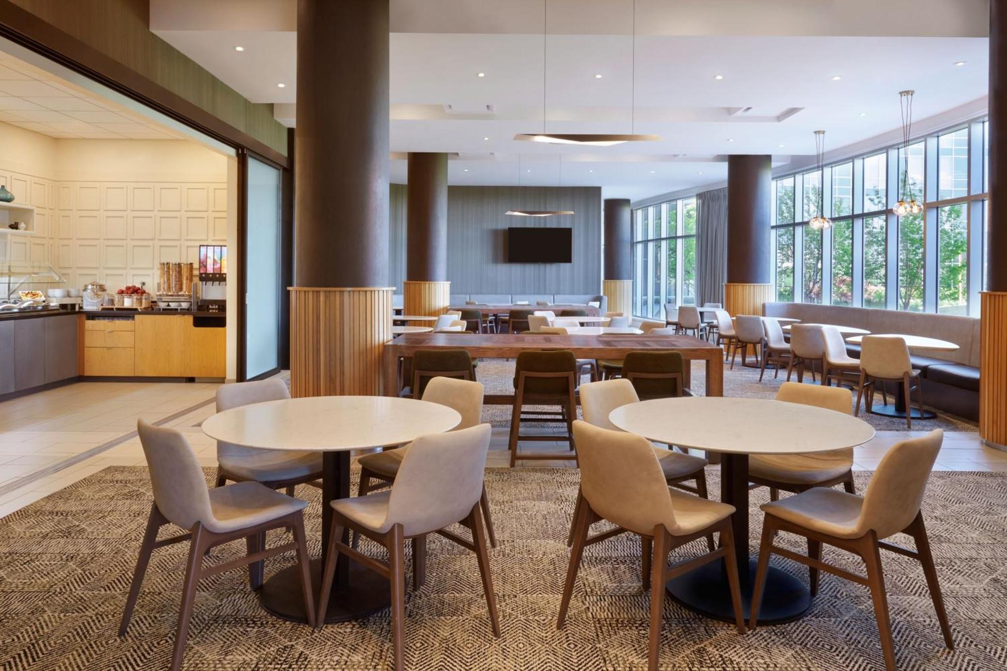 Residence Inn By Marriott Calgary Airport Экстерьер фото