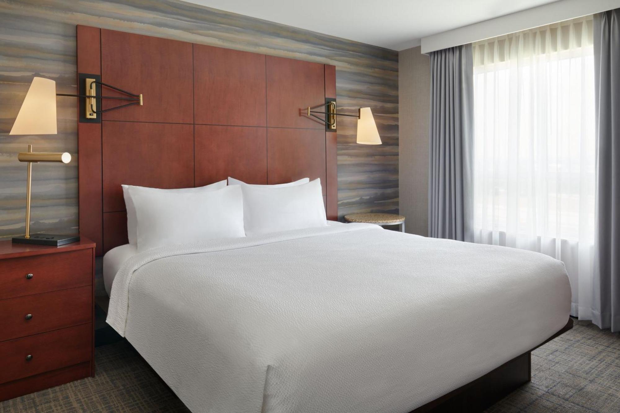 Residence Inn By Marriott Calgary Airport Экстерьер фото