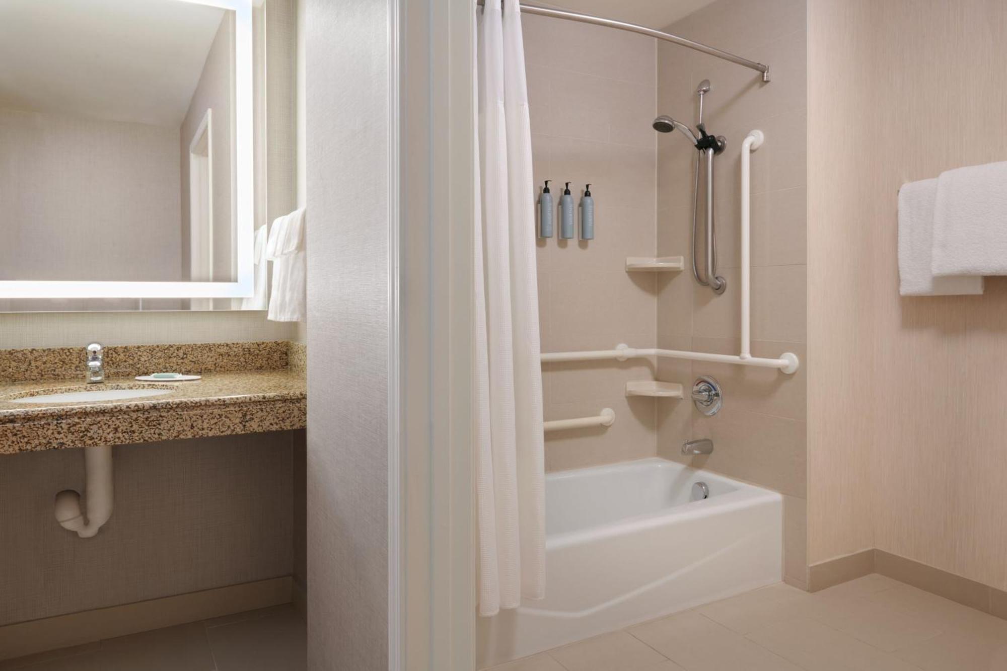 Residence Inn By Marriott Calgary Airport Экстерьер фото