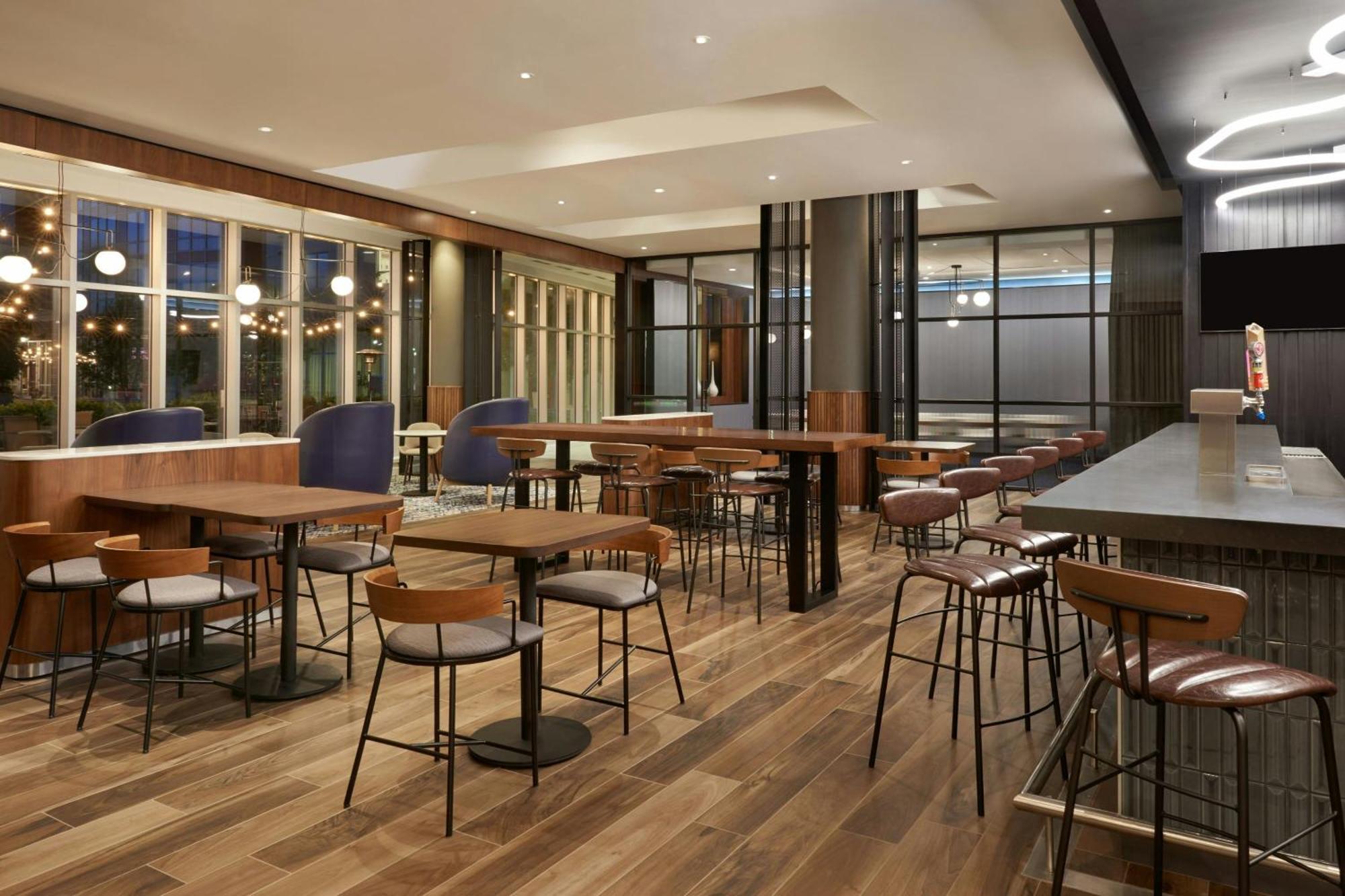 Residence Inn By Marriott Calgary Airport Экстерьер фото