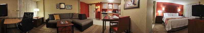 Residence Inn By Marriott Calgary Airport Экстерьер фото